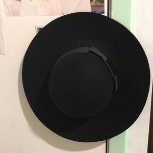 Kate Spade black round hat